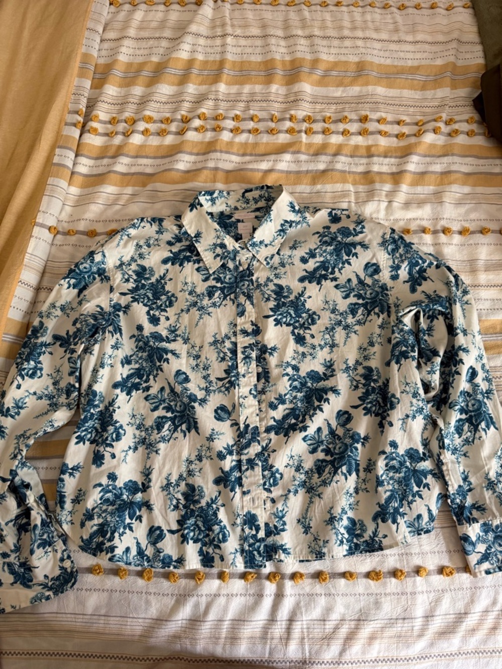 GAP Blue and White Floral Cropped Button-Up Shirt